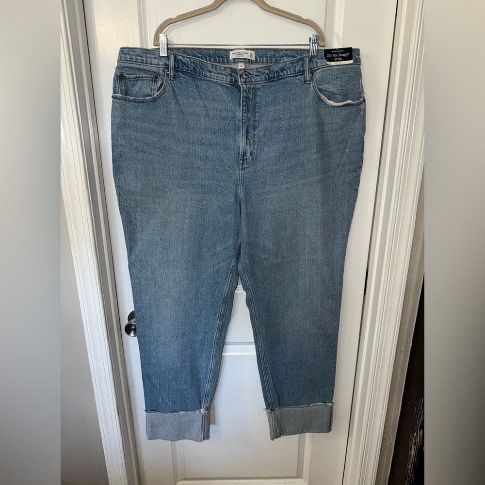 NWT Abercrombie & Fitch Curve Love 90s Straight Ultra HighRise Jeans Size 37/24L - Picture 1 of 7